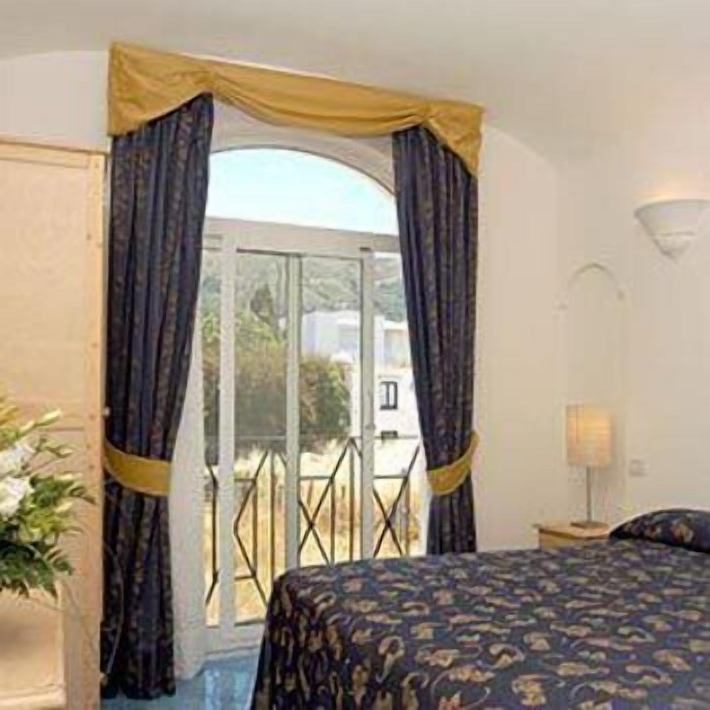 Hotel Bussola Ανακάπρι Εξωτερικό φωτογραφία