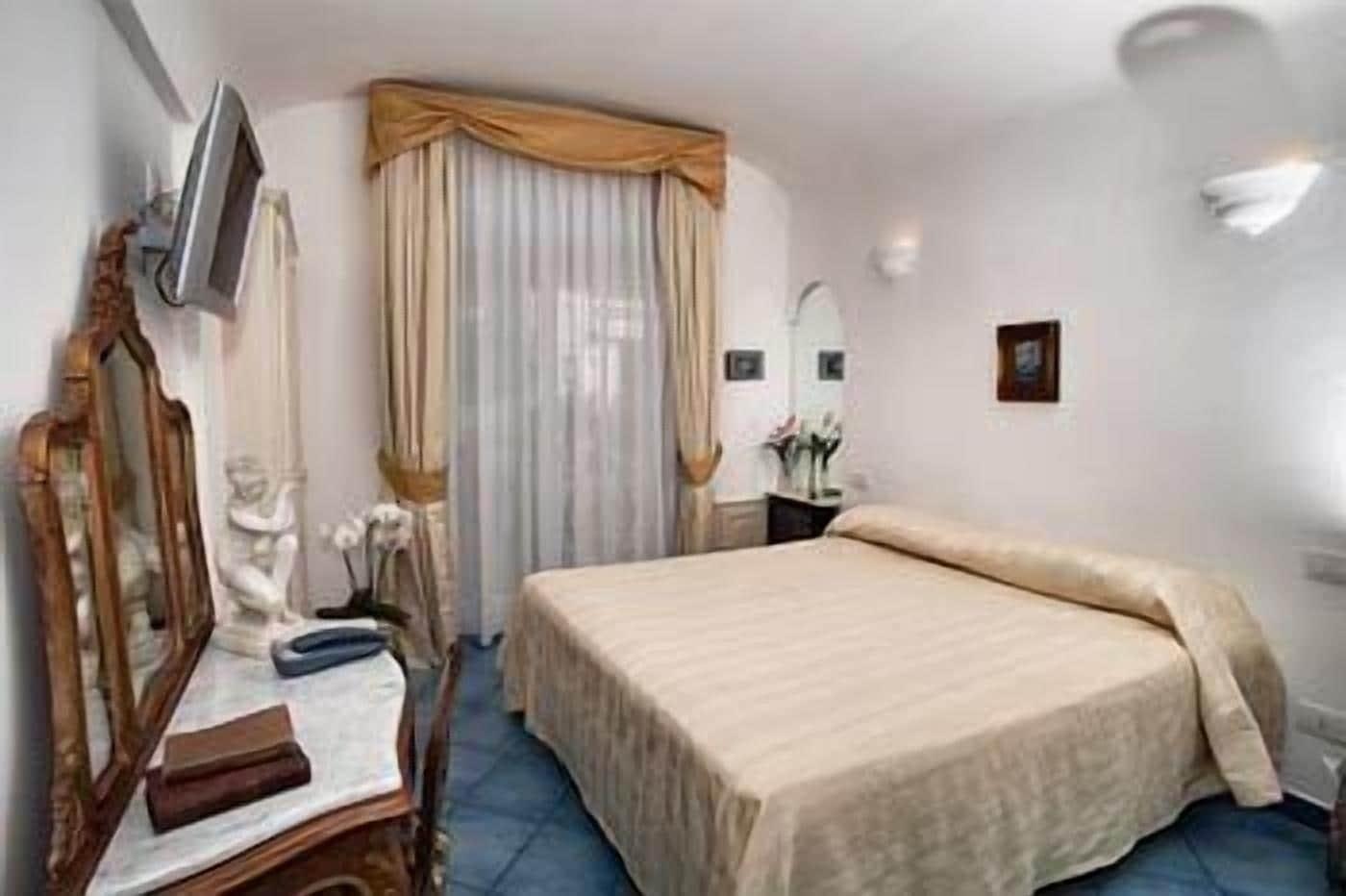 Hotel Bussola Ανακάπρι Εξωτερικό φωτογραφία
