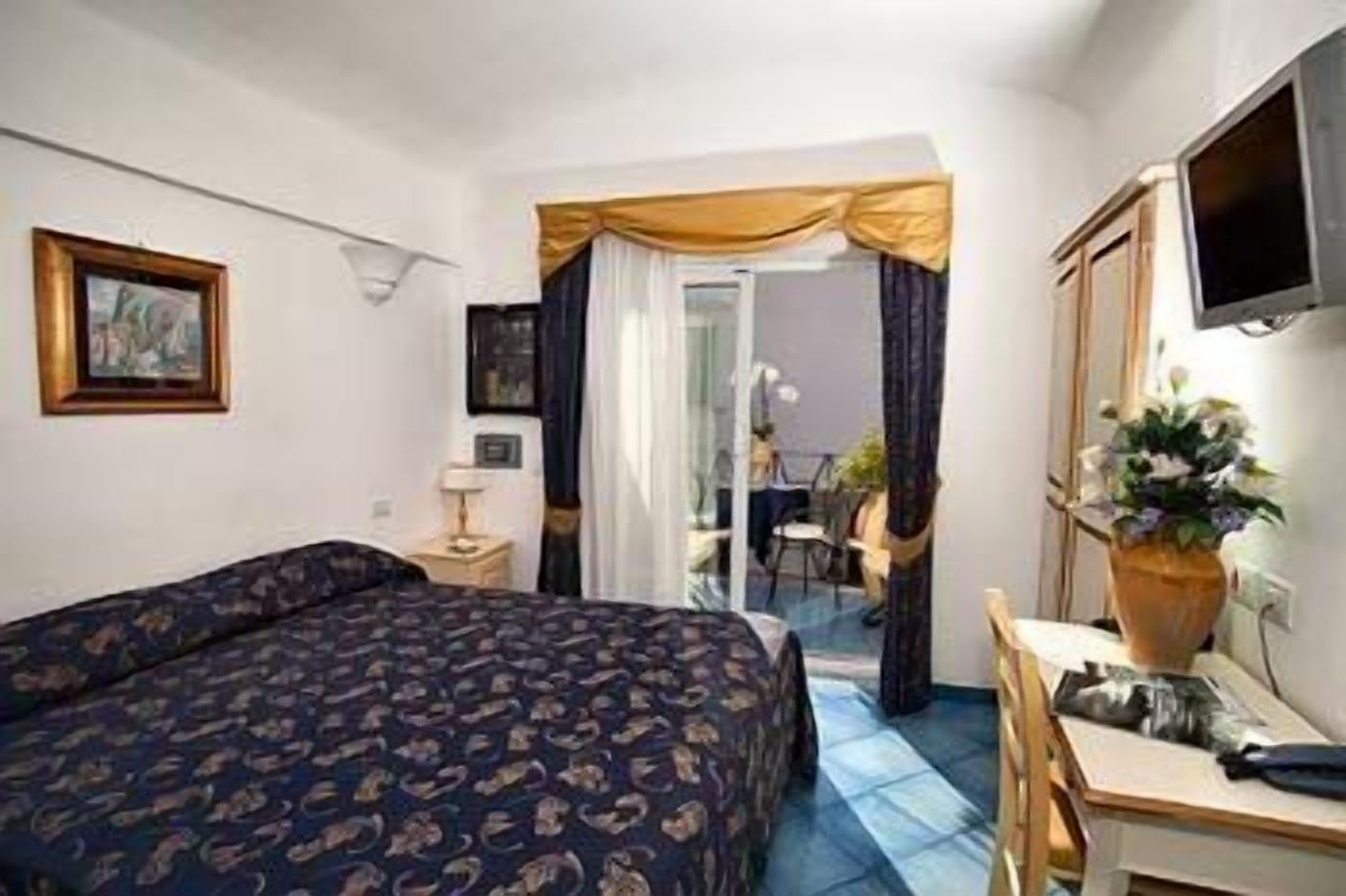 Hotel Bussola Ανακάπρι Εξωτερικό φωτογραφία
